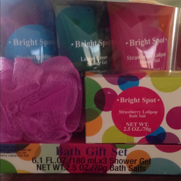 Bright Spot Other - BRIGHT SPOT Bath 5 Piece Gift Set